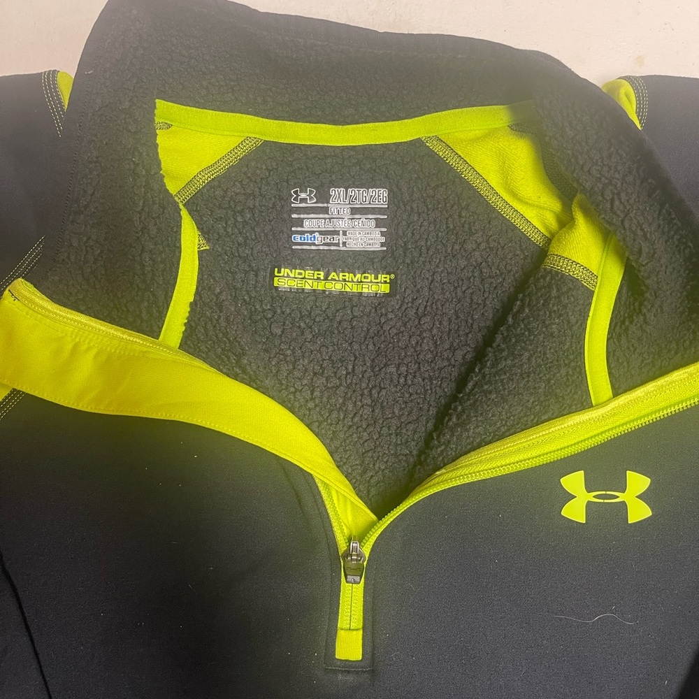 Under Armour Scent Control extreme base layer top